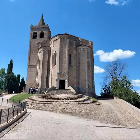 Vakantiehuis Amazing In With Garden Cupra Marittima